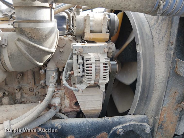 image for item OJ9946 2005 Peterbilt 379 semi truck