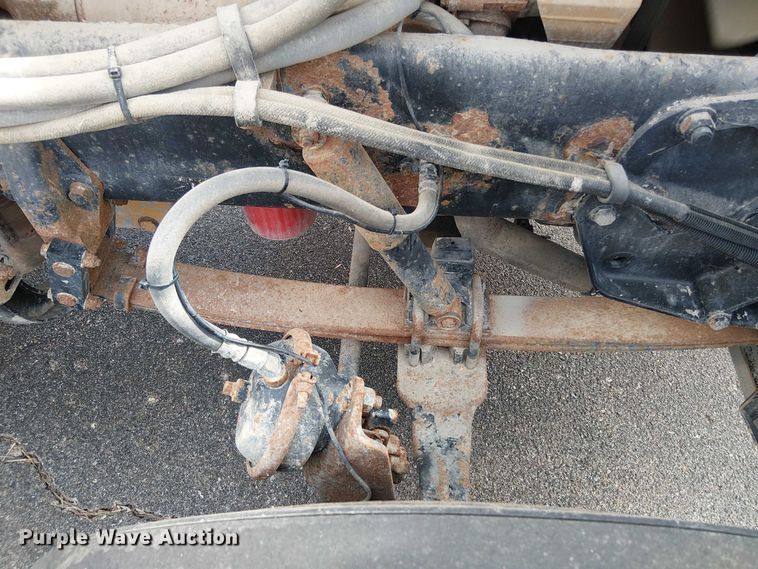 image for item OJ9946 2005 Peterbilt 379 semi truck