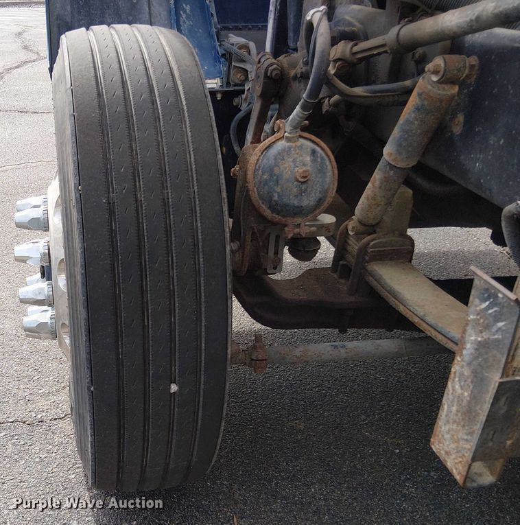 image for item OJ9946 2005 Peterbilt 379 semi truck