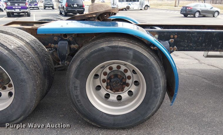 image for item OJ9946 2005 Peterbilt 379 semi truck