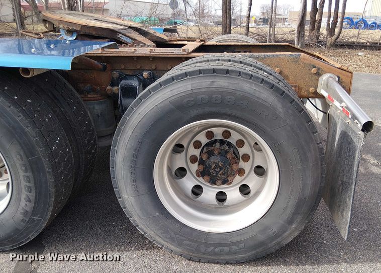 image for item OJ9946 2005 Peterbilt 379 semi truck