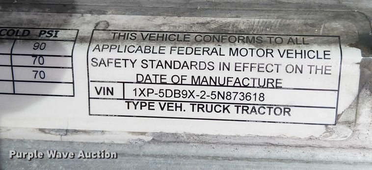 image for item OJ9946 2005 Peterbilt 379 semi truck