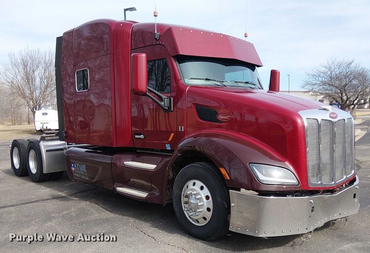image for item OJ9947 2015 Peterbilt 579 semi truck