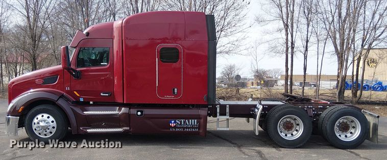 image for item OJ9947 2015 Peterbilt 579 semi truck