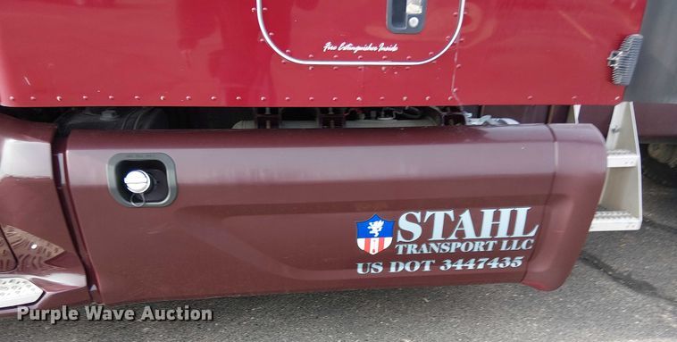 image for item OJ9947 2015 Peterbilt 579 semi truck