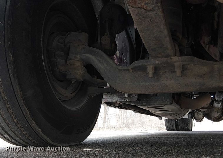 image for item OJ9947 2015 Peterbilt 579 semi truck