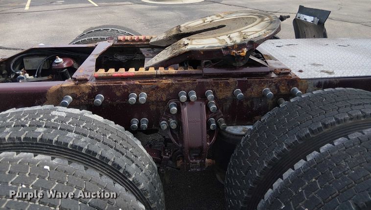 image for item OJ9947 2015 Peterbilt 579 semi truck