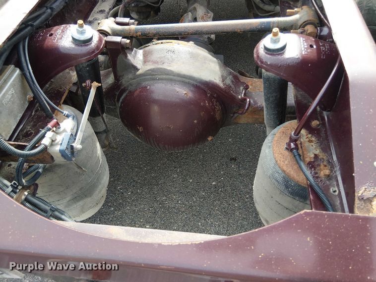 image for item OJ9947 2015 Peterbilt 579 semi truck