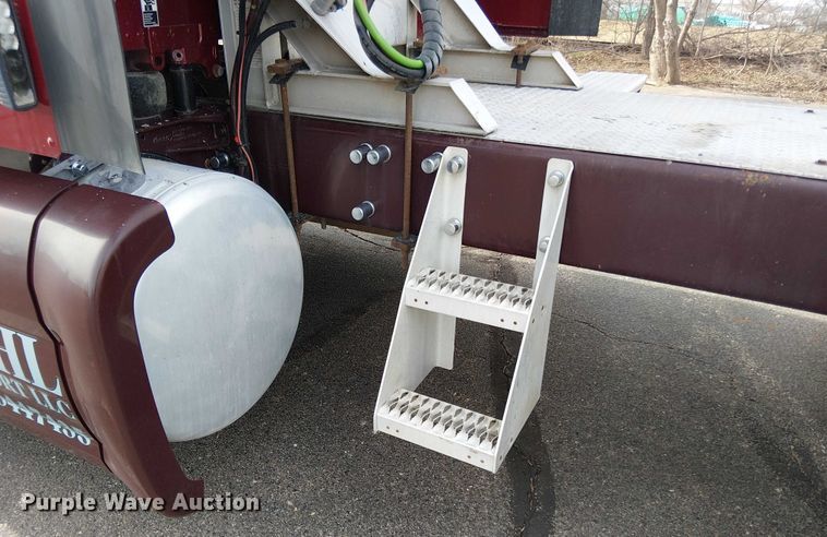 image for item OJ9947 2015 Peterbilt 579 semi truck