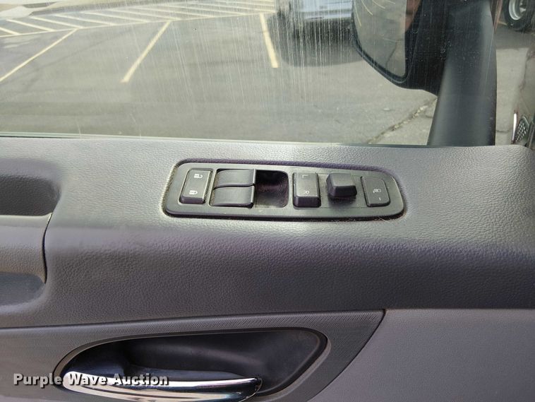 image for item OJ9947 2015 Peterbilt 579 semi truck