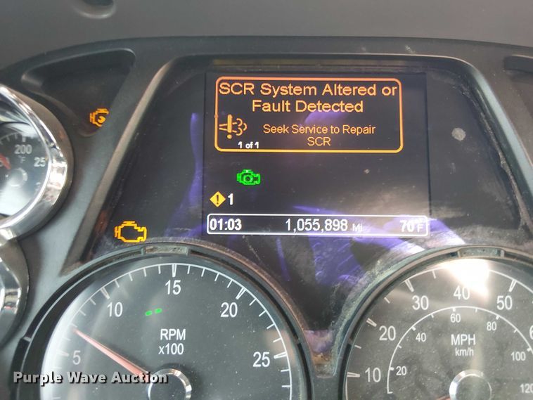 image for item OJ9947 2015 Peterbilt 579 semi truck