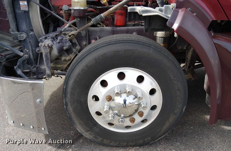 image for item OJ9947 2015 Peterbilt 579 semi truck