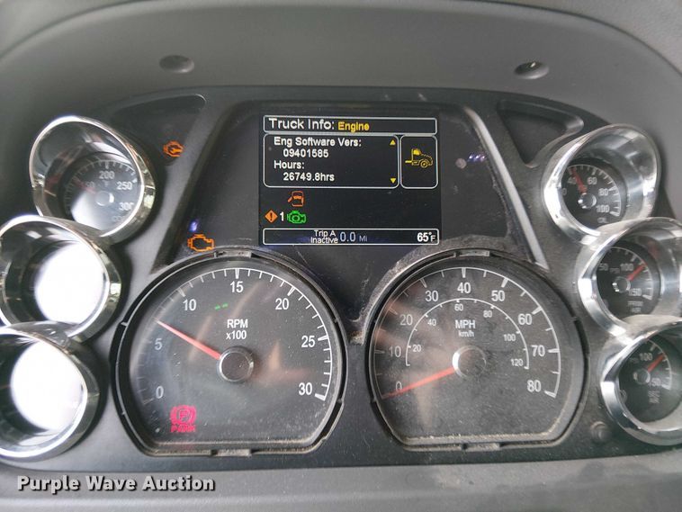 image for item OJ9947 2015 Peterbilt 579 semi truck