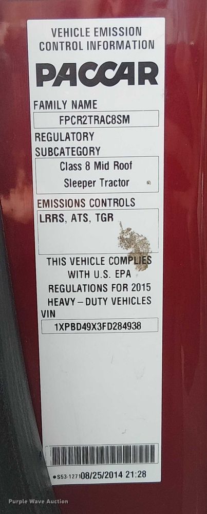 image for item OJ9947 2015 Peterbilt 579 semi truck