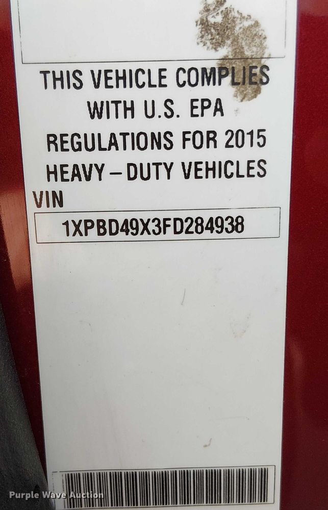 image for item OJ9947 2015 Peterbilt 579 semi truck