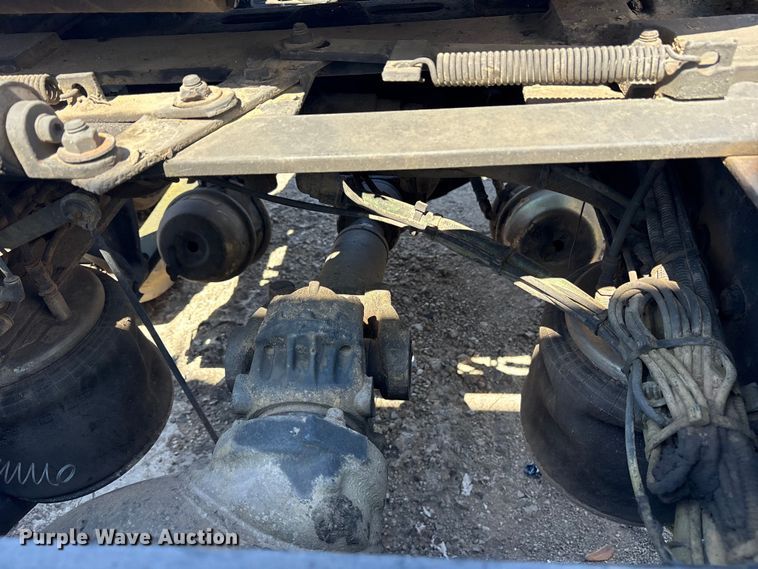 image for item YA0958 2013 Freightliner Cascadia semi truck