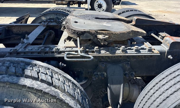 image for item YA0958 2013 Freightliner Cascadia semi truck