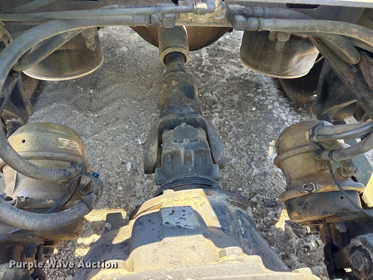 image for item YA0958 2013 Freightliner Cascadia semi truck