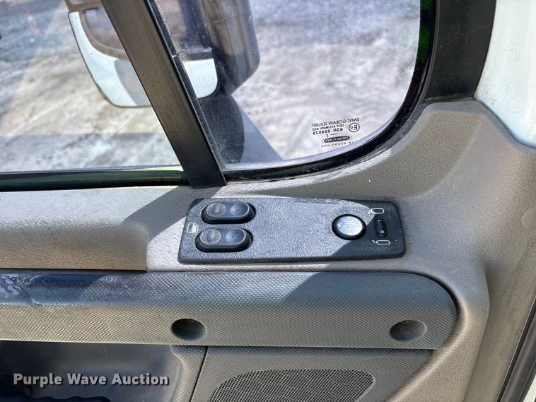 image for item YA0958 2013 Freightliner Cascadia semi truck