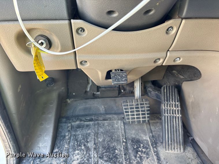 image for item YA0958 2013 Freightliner Cascadia semi truck