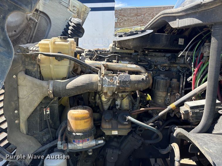 image for item YA0958 2013 Freightliner Cascadia semi truck