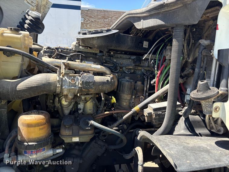 image for item YA0958 2013 Freightliner Cascadia semi truck