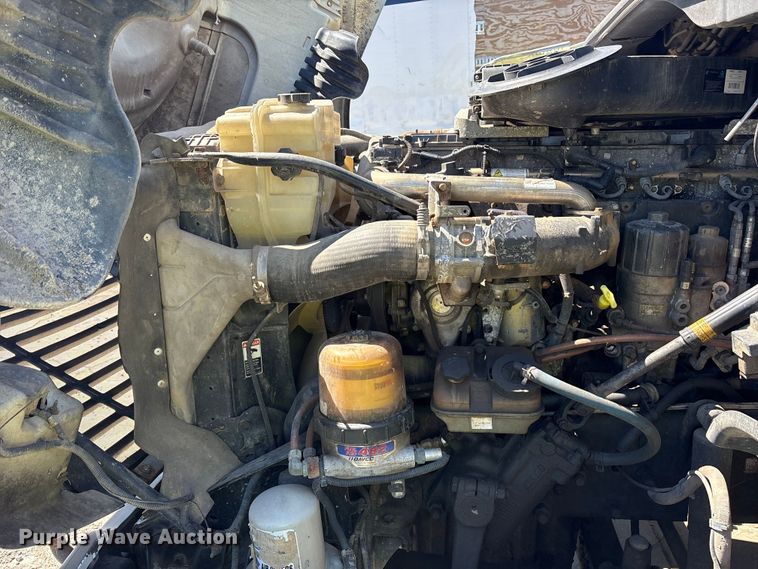 image for item YA0958 2013 Freightliner Cascadia semi truck