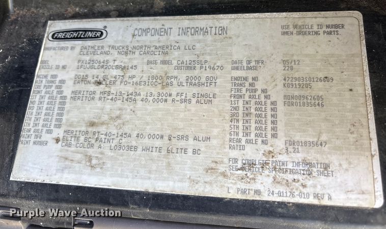 image for item YA0958 2013 Freightliner Cascadia semi truck