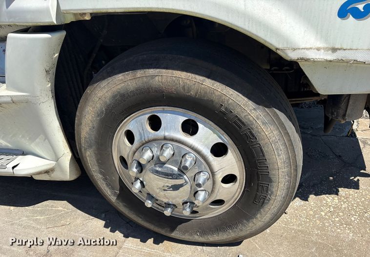 image for item YA0958 2013 Freightliner Cascadia semi truck