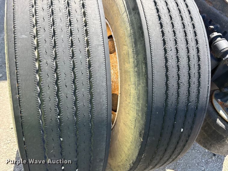 image for item YA0958 2013 Freightliner Cascadia semi truck