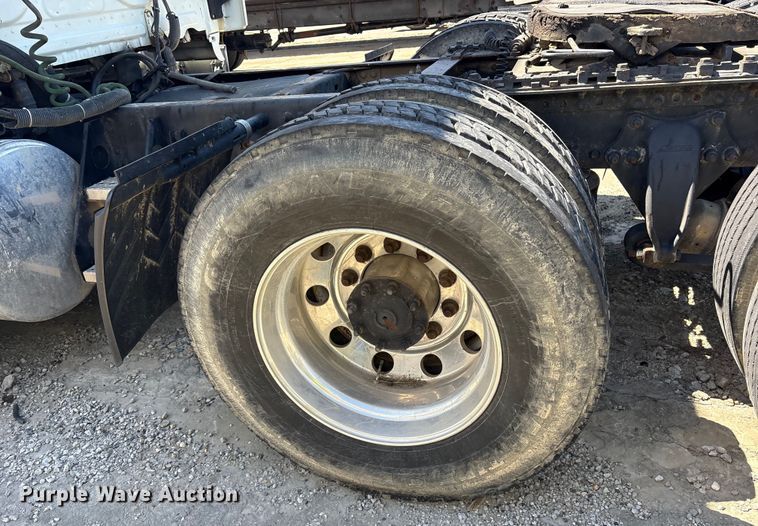 image for item YA0958 2013 Freightliner Cascadia semi truck