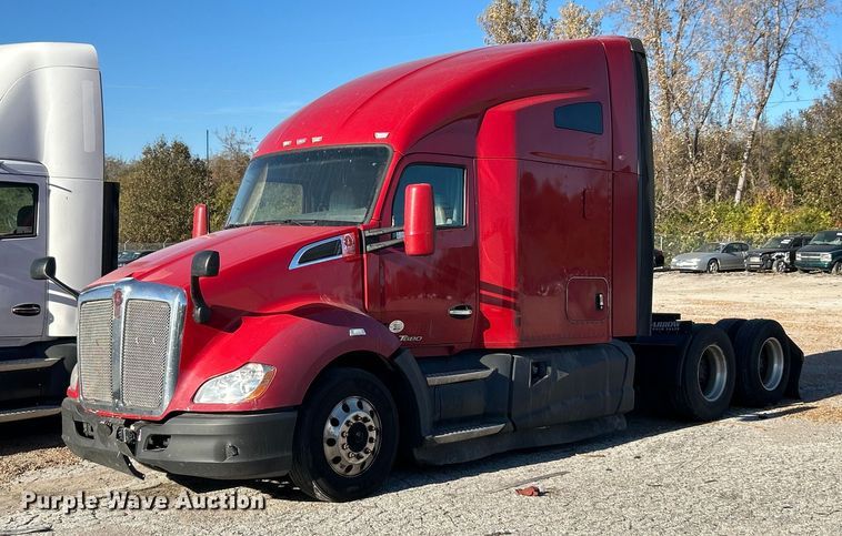 image for item YA1019 2017 Kenworth T680 semi truck