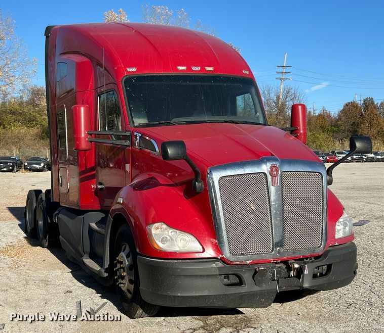 image for item YA1019 2017 Kenworth T680 semi truck