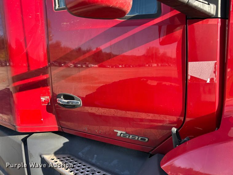 image for item YA1019 2017 Kenworth T680 semi truck