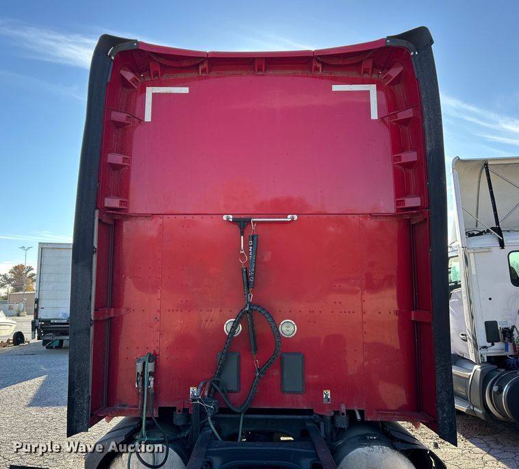 image for item YA1019 2017 Kenworth T680 semi truck