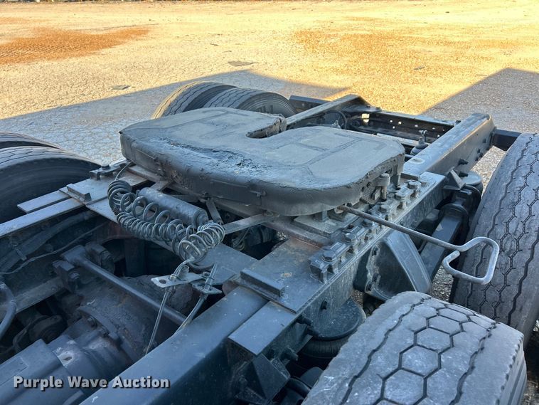 image for item YA1019 2017 Kenworth T680 semi truck