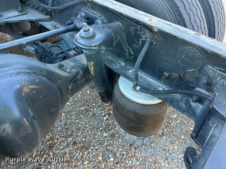 image for item YA1019 2017 Kenworth T680 semi truck