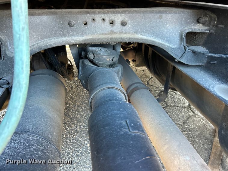 image for item YA1019 2017 Kenworth T680 semi truck