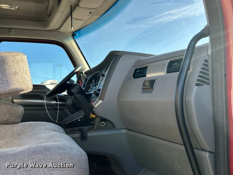 image for item YA1019 2017 Kenworth T680 semi truck