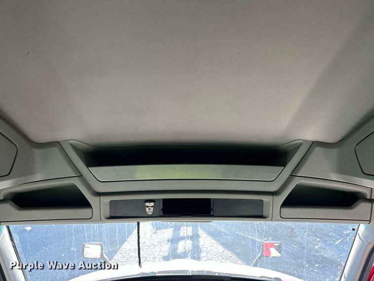 image for item YA1019 2017 Kenworth T680 semi truck