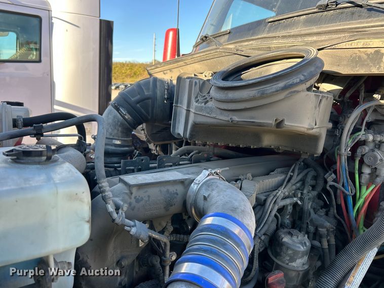 image for item YA1019 2017 Kenworth T680 semi truck