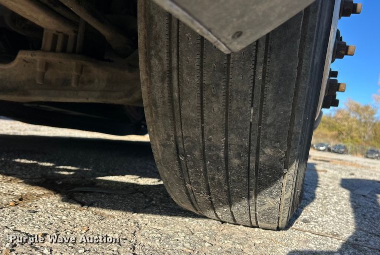 image for item YA1019 2017 Kenworth T680 semi truck