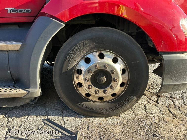 image for item YA1019 2017 Kenworth T680 semi truck