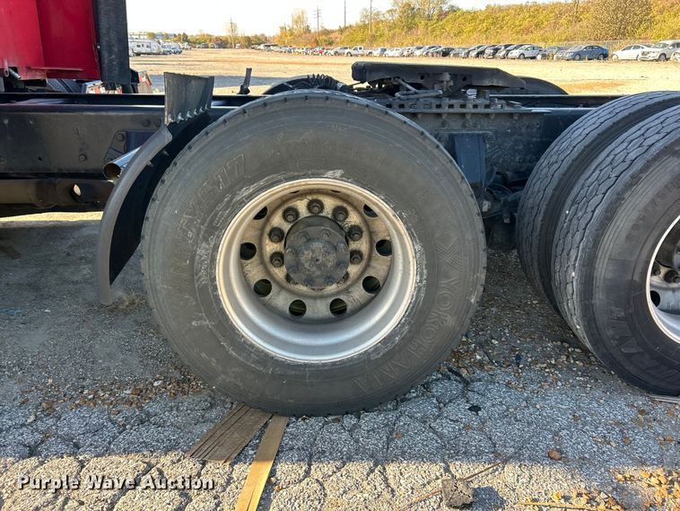 image for item YA1019 2017 Kenworth T680 semi truck