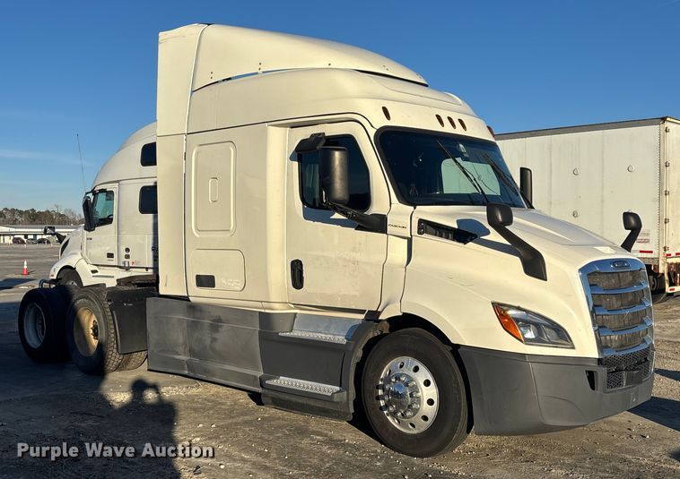 image for item YA1259 2019 Freightliner Cascadia semi truck
