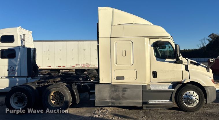 image for item YA1259 2019 Freightliner Cascadia semi truck