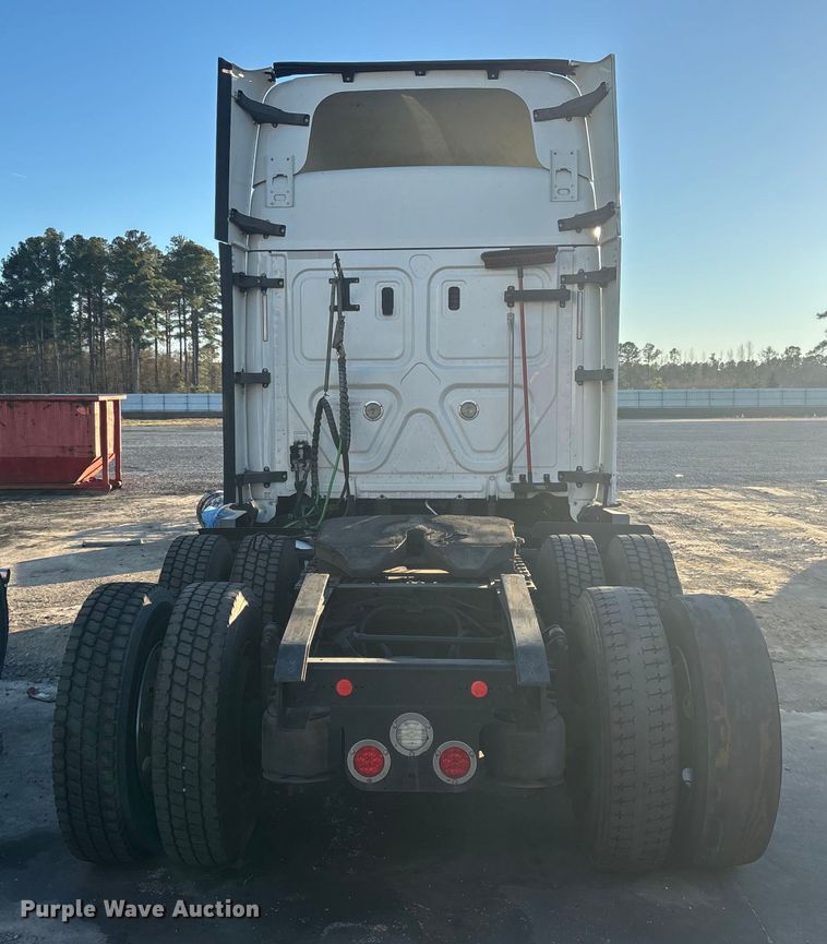 image for item YA1259 2019 Freightliner Cascadia semi truck