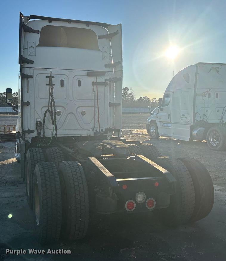 image for item YA1259 2019 Freightliner Cascadia semi truck