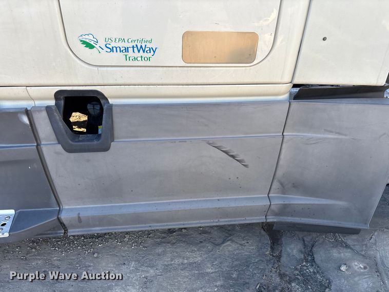 image for item YA1259 2019 Freightliner Cascadia semi truck