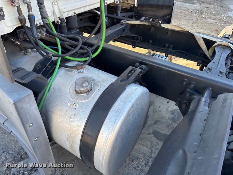 image for item YA1259 2019 Freightliner Cascadia semi truck